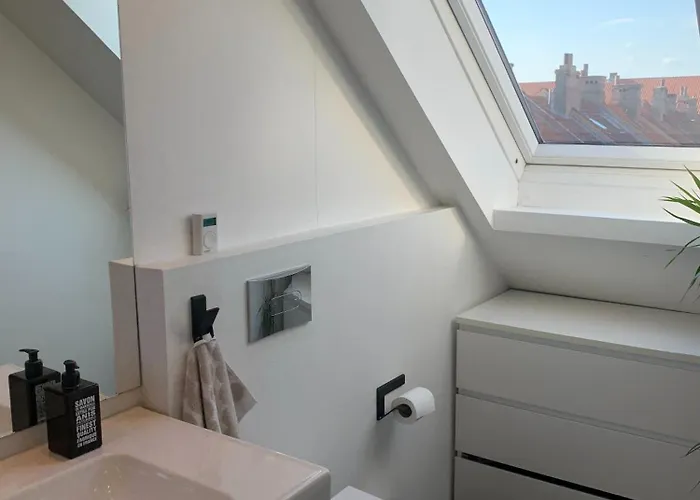 Stylish Two Floor Scandinavian & Cozy Lägenhet *